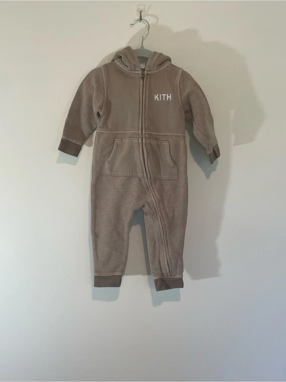 Kith Baby Taupe Hooded One-Piece Fleece Romper 6-12 months 100% cotton